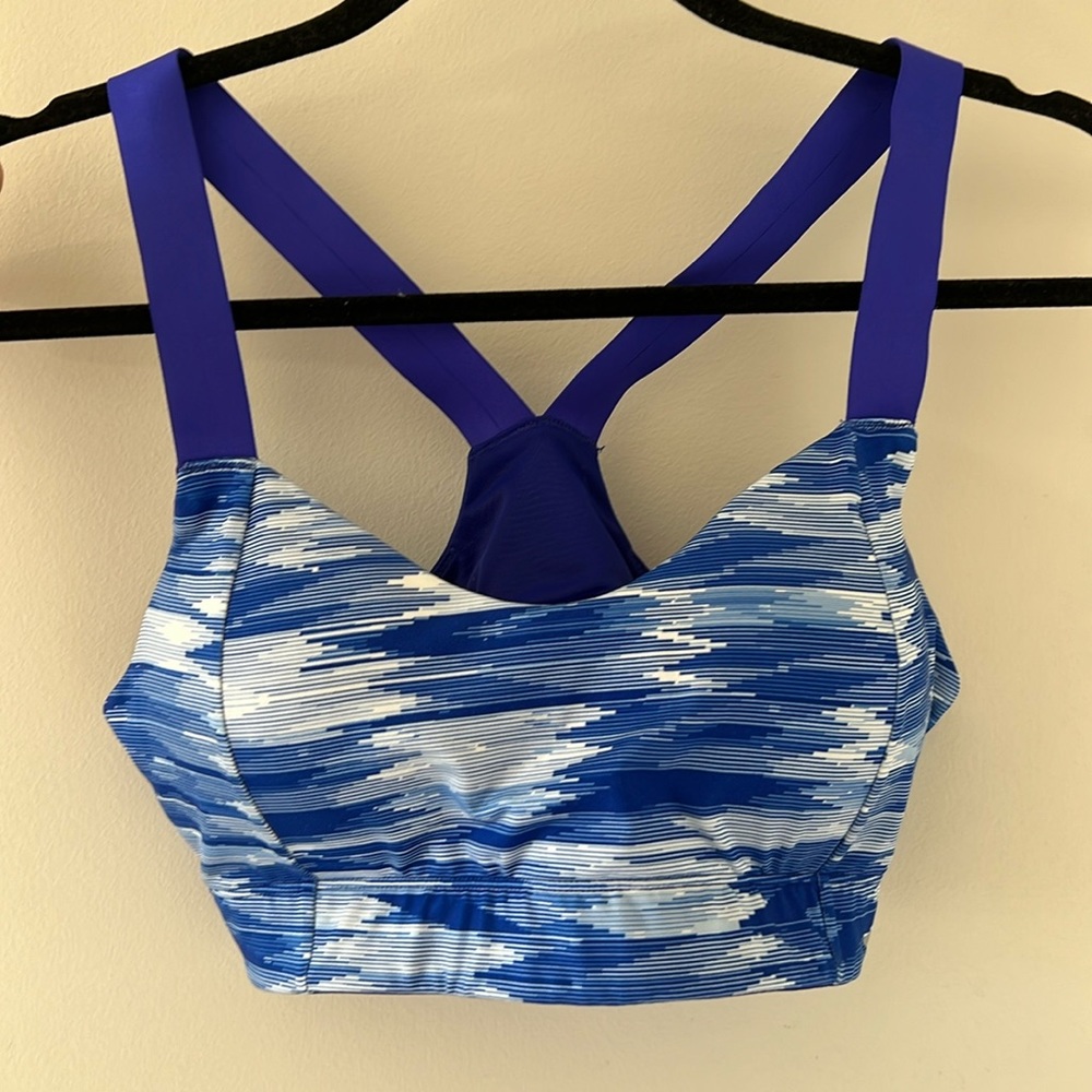 Brooks sports bra! NWOT! 💙